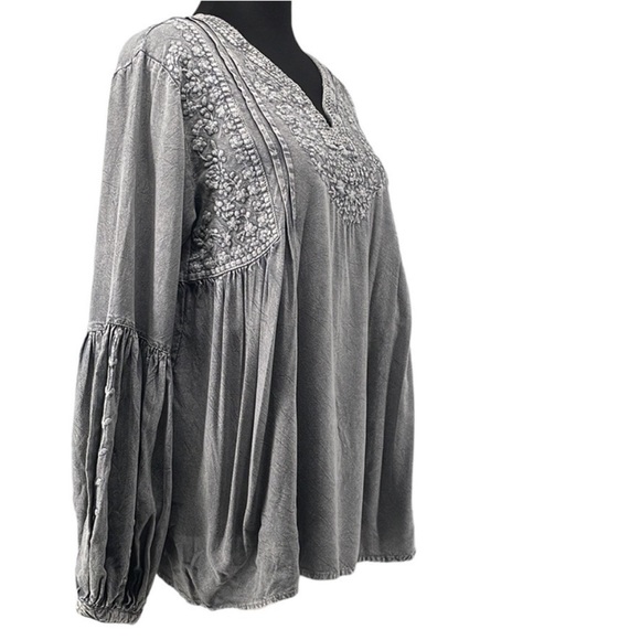 Solitare Boho Mineral Wash Embroidered Bell Sleeve Top Gray Size Medium - Picture 3 of 11